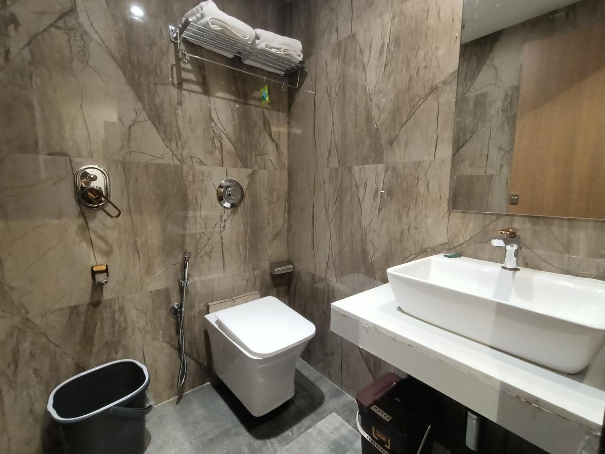 Hotel Beverly Palace Santacruz - Near Bkc - Mumbai Airport T1 Buitenkant foto
